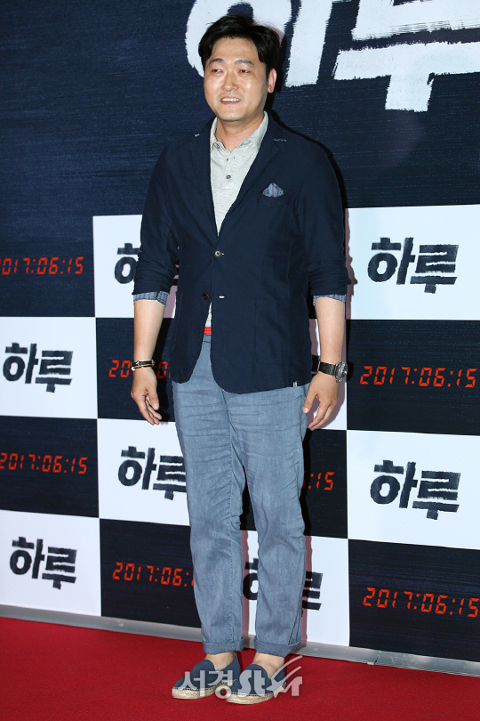 배우 이준혁이 12일 오후 서울 성동구 CGV 왕십리에서 열린 영화 ‘하루’ VIP 시사회 포토월 행사에 참석해 포즈를 취하고 있다.