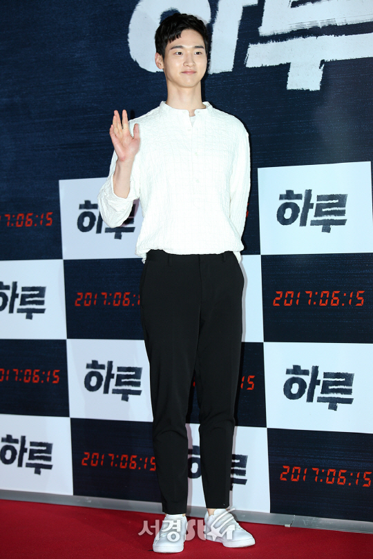배우 장도윤이 12일 오후 서울 성동구 CGV 왕십리에서 열린 영화 ‘하루’ VIP 시사회 포토월 행사에 참석해 포즈를 취하고 있다.