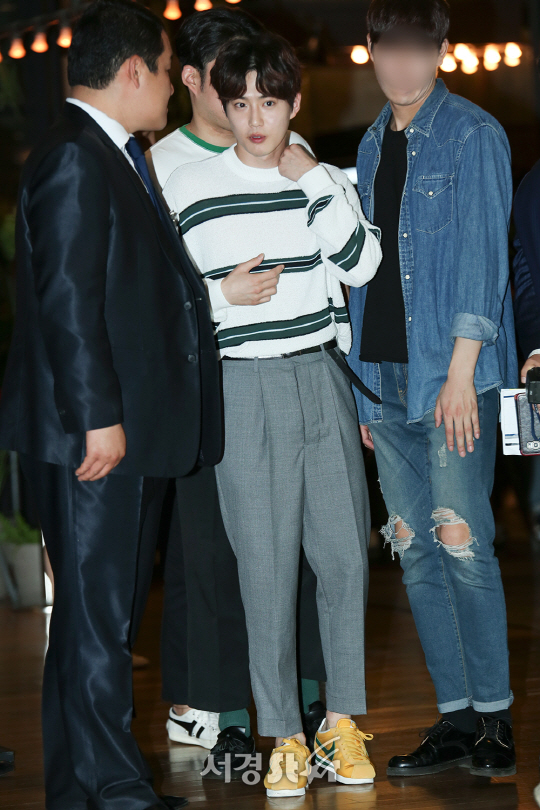 엑소 수호가 12일 오후 서울 성동구 CGV 왕십리에서 열린 영화 ‘하루’ VIP 시사회에 참석하고 있다.