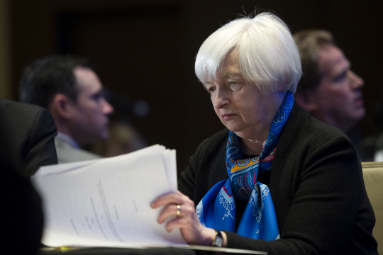 미 연방준비제도(Fed·연준)가 오는 14일(현지시간) 연방공개시장위원회(FOMC) 통화정책회의를 열고 미 정책금리를 올릴 것이 확실시되는 가운데, 외환시장의 관심은 FOMC의 통화정책방향 결정문과 재닛 옐런 연준 의장의 입에 쏠려 있다. /AP