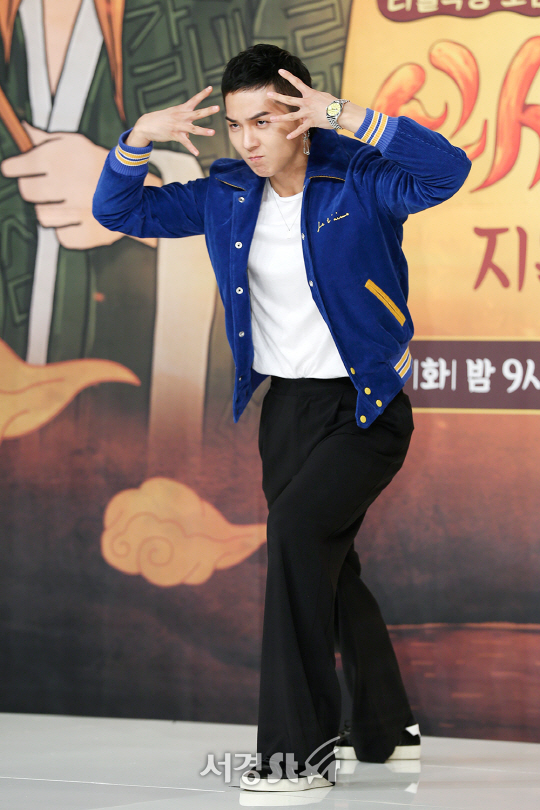 위너 송민호가 13일 오후 서울 영등포구 타임스퀘어 아모리스 홀에서 열린 tvN ‘신서유기4’ 제작발표회에 포즈를 취하고 있다.