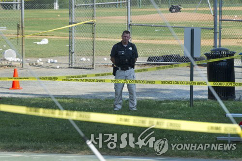 14일 총격사건이 발생한 美알렉산드리아 야구장 모습/AP=연합뉴스