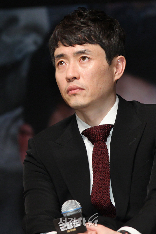 류승완 감독이 15일 오전 서울 용산구 용산동 국립극장박물관 극장 용에서 열린 영화 ‘군함도’ 제작보고회에 참석했다.