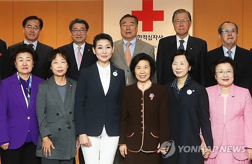 ‘대한적십자사 회장’ 김성주, 임기 4개월 남겨두고 사임 과거 ‘친박인사’로 활동