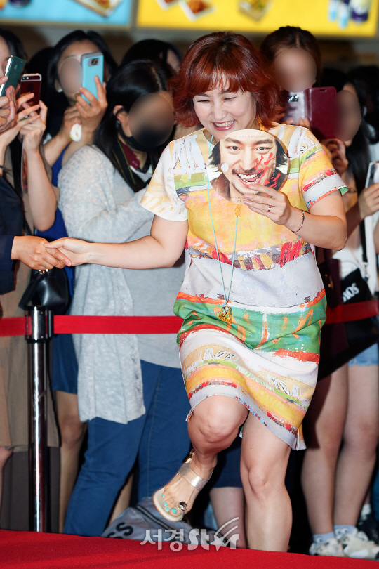 방송인 박경림이 19일 오후 서울 강남구 메가박스 코엑스에서 열린 영화 ‘박열’ VIP시사회 포토월 행사에 참석해 포즈를 취하고 있다.