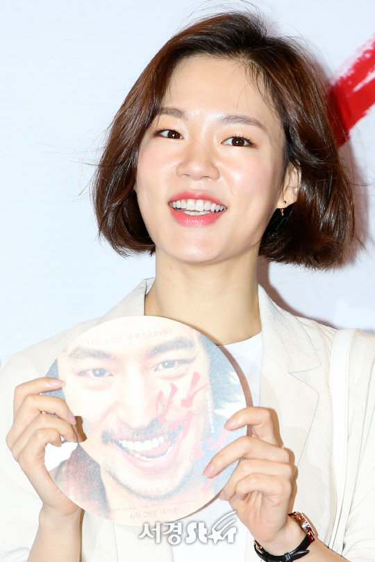 배우 한예리가 19일 오후 서울 강남구 메가박스 코엑스에서 열린 영화 ‘박열’ VIP시사회 포토월 행사에 참석해 포즈를 취하고 있다.