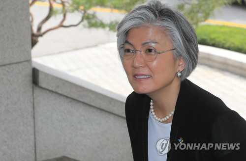 강경화 외교부 장관 국회 예방…한국당 거절·국민의당 미정