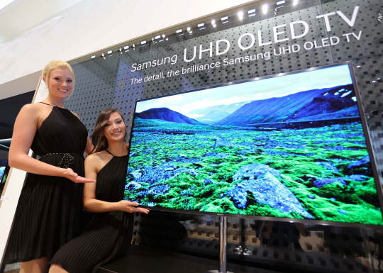지난 2014년 독일 베를린에서 열린 가전박람회 ‘IFA’에서 삼성전자가 선보인 55인치 UHD OLED TV.