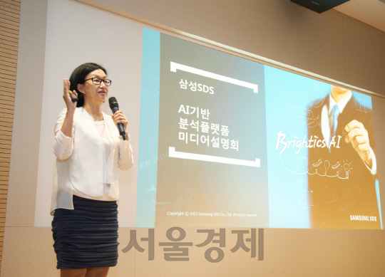 윤심 삼성SDS 연구소장(전무)가 21일 서울 잠실 삼성SDS타워에서 열린 ‘AI기반 분석플랫폼 미디어 설명회’에서 이날 처음 공개한 브라이틱스AI에 대해 소개하고 있다. /사진제공=삼성SDS