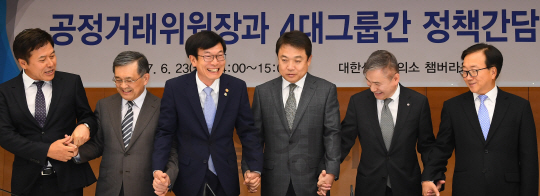 김상조 '산업 특수성 고려'에 공감대…안도하고 돌아간 재계