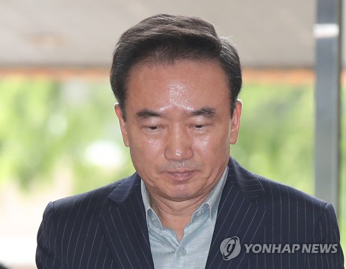 검찰, ‘여직원 성추행’ 최호식 구속영장 반려…이유는?