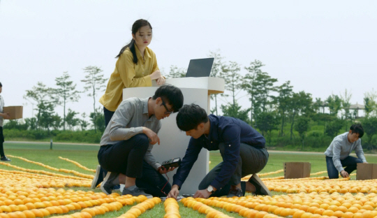 오렌지로 LG그램 ‘완전충전’./연합뉴스