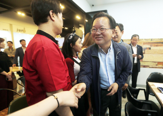 김부겸 '청년 창업가는 어려운 한국경제 뚫고 나갈 에너지'