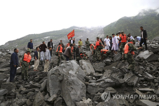 쓰촨성 산사태로 100여명 사망·실종…마을 전체 사라져