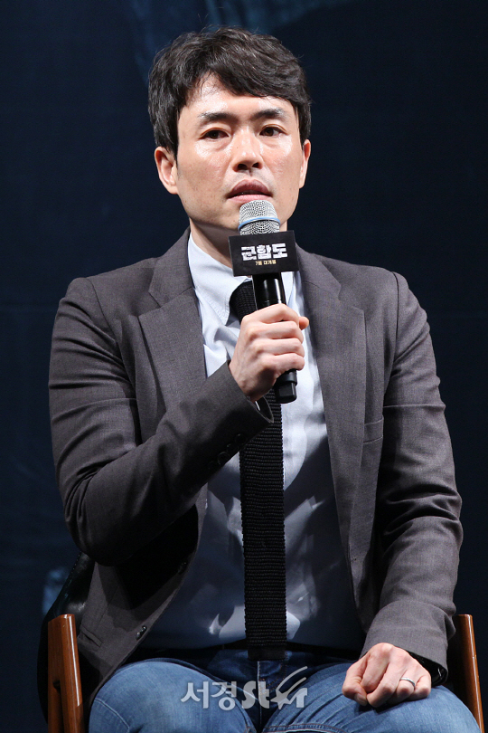 류승완 감독이 26일 오후, 서울 중구 장충동 장충체육관에서 열린 영화 ‘군함도’ 전국민 알리미 쇼케이스에 참석했다.