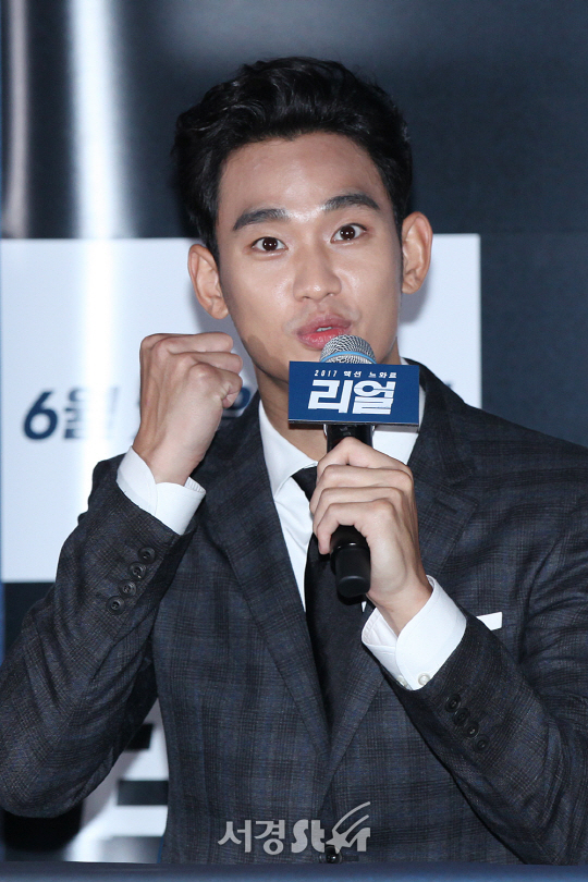 김수현, 턱관절때문에 고생한 얼굴! (리얼 언론시사회)