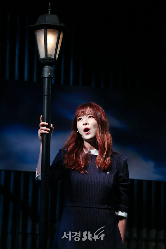 배우 해나가 27일 오전 서울 종로구 동숭동 유니플렉스에서 뮤지컬 ‘위대한 캣츠비’ 프레스콜 무대를 선보이고 있다.