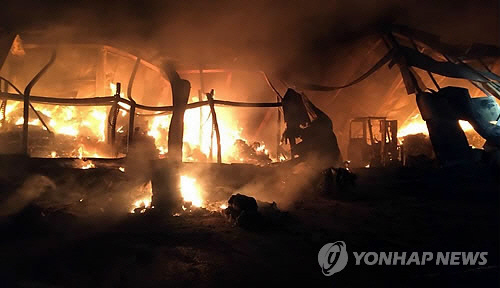 2015년 3월 18일 청주의 한 물류회사에서 발생한 화재 당시 모습 /연합뉴스