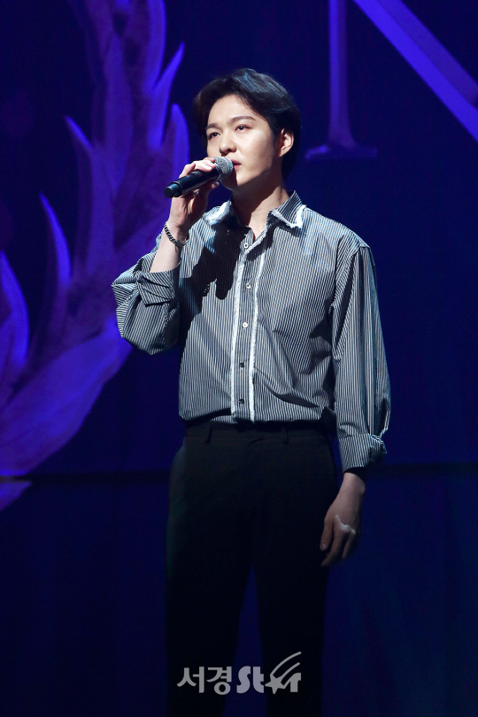 비투비 이창섭이 27일 오후 서울 강남구 광림아트센터 BBCH홀에서 열린 뮤지컬 ‘나폴레옹’ 제작발표회에 참석해 무대를 선보이고 있다.