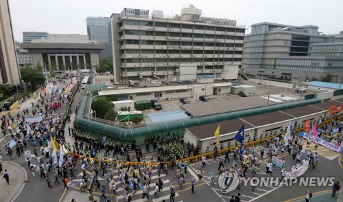 주한 美대사관, 사드 반대 ‘인간띠’ 시위 관련 정부에 항의