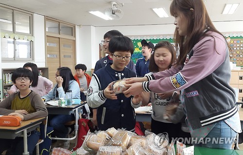 조리종사원 등 학교 비정규직 총파업, 일부 초중고교 급식 전면 중단