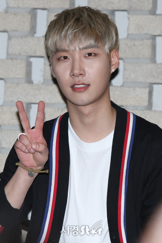 ‘프로듀스101’ 최태웅이 30일 서울 성동구 성수동2가에 위치한 한 카페에서 열린 팬미팅에 참석했다.