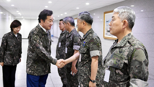 이낙연 총리 합참 방문, ‘대통령 부재’ 속 각별한 안보태세 주문…장병 노고 치하