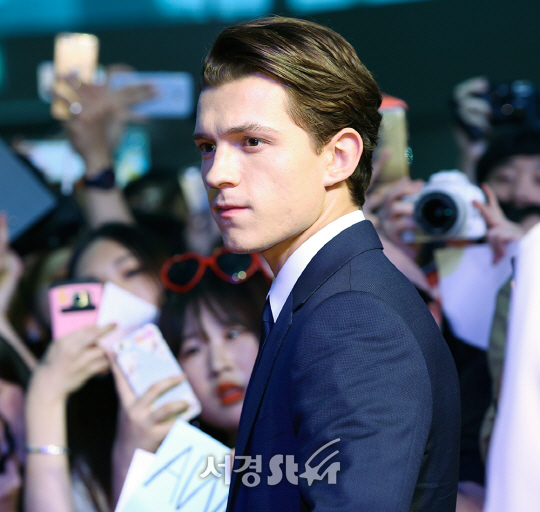 배우 톰 홀랜드가 2일 오후 서울 영등포구 타임스퀘어에서 열린 영화 ‘스파이더맨: 홈커밍’ 레드카펫 행사에 참석하고 있다.