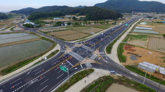임시개통을 앞두고 있는 태안~만리포 국도 32호선. 사진제공=충남도