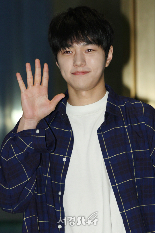 엘(김명수)이 3일 오후 서울 마포구 스탠포드 호텔에서 MBC 수목드라마 ‘군주 - 가면의 주인’ 종방연에 참석해 포즈를 취하고 있다.