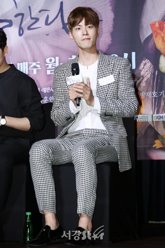 배우 홍종현이 3일 오후 인천 영종도 파라다이스 시티 호텔에서 MBC 새 월화드라마 ‘왕은 사랑한다’ 쇼케이스에 참석하고 있다.
