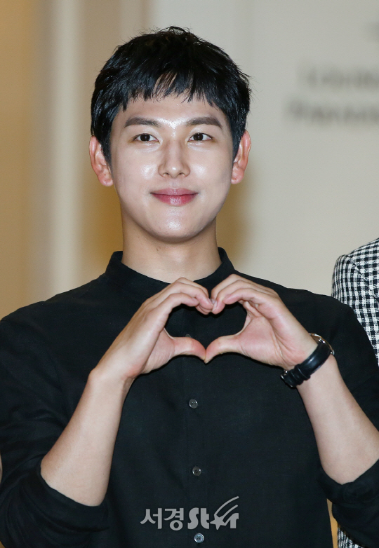 배우 임시완이 3일 오후 인천 영종도 파라다이스 시티 호텔에서 MBC 새 월화드라마 ‘왕은 사랑한다’ 쇼케이스에 참석하고 있다.