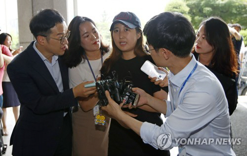 5번째 검찰 소환되는 정유라 “우롱당하는 기분, 구속 못 하는 거냐 안 하는 거냐” 네티즌