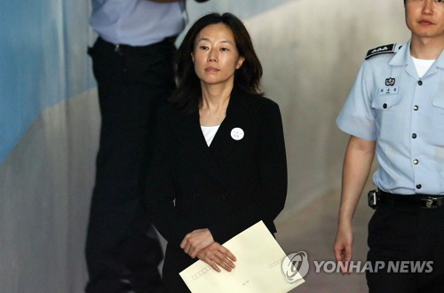 檢, 김기춘 징역 7년·조윤선 징역 6년 구형…“졸렬하고 폭력적”