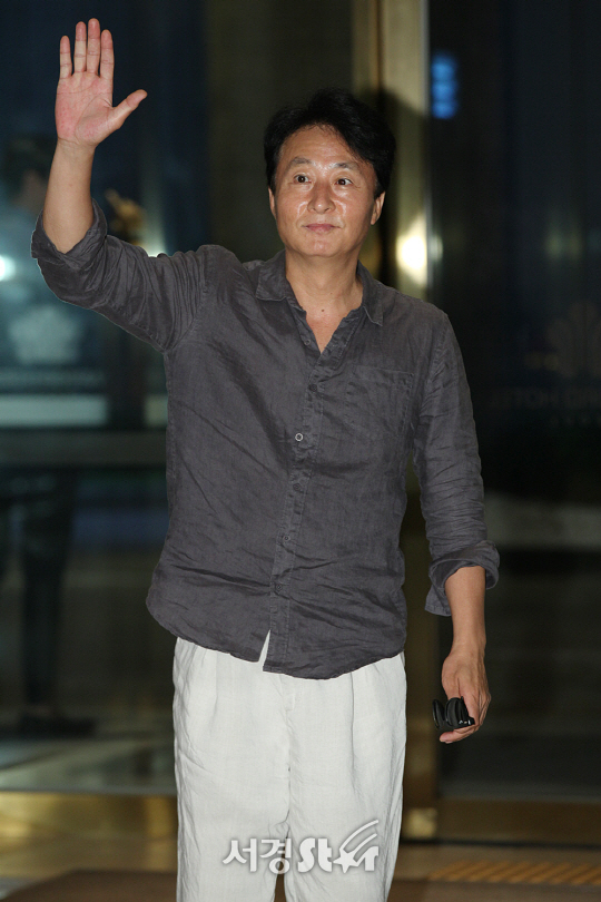 김종수가 3일 오후 서울 마포구 한 호텔에서 열린 MBC 수목드라마 ‘군주 - 가면의 주인’ 종방연에 참석해 포즈를 취하고 있다.