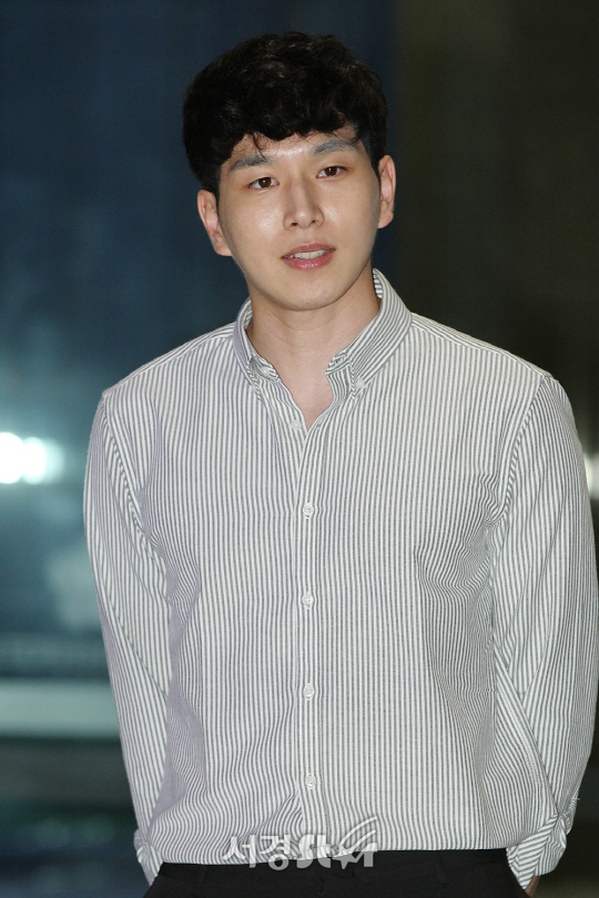 송인국이 3일 오후 서울 마포구 스탠포드 호텔에서 MBC 수목드라마 ‘군주 - 가면의 주인’ 종방연에 참석해 포즈를 취하고 있다.