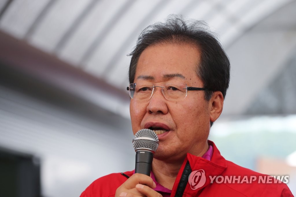 한국당 새 대표에 홍준표 전 지사...반년 만에 정상적 지도부 체제