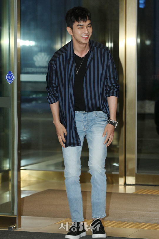 유승호가 3일 오후 서울 마포구 한 호텔에서 열린 MBC 수목드라마 ‘군주 - 가면의 주인’ 종방연에 참석해 포즈를 취하고 있다.