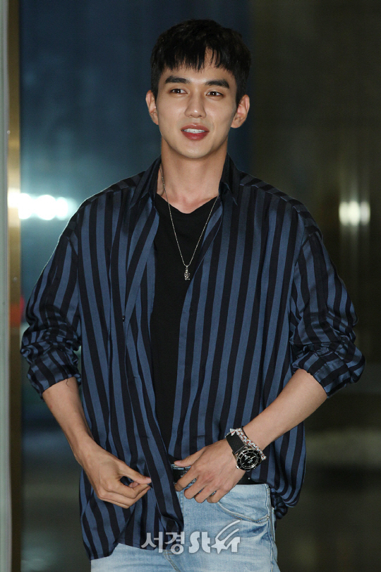 유승호가 3일 오후 서울 마포구 한 호텔에서 열린 MBC 수목드라마 ‘군주 - 가면의 주인’ 종방연에 참석해 포즈를 취하고 있다.