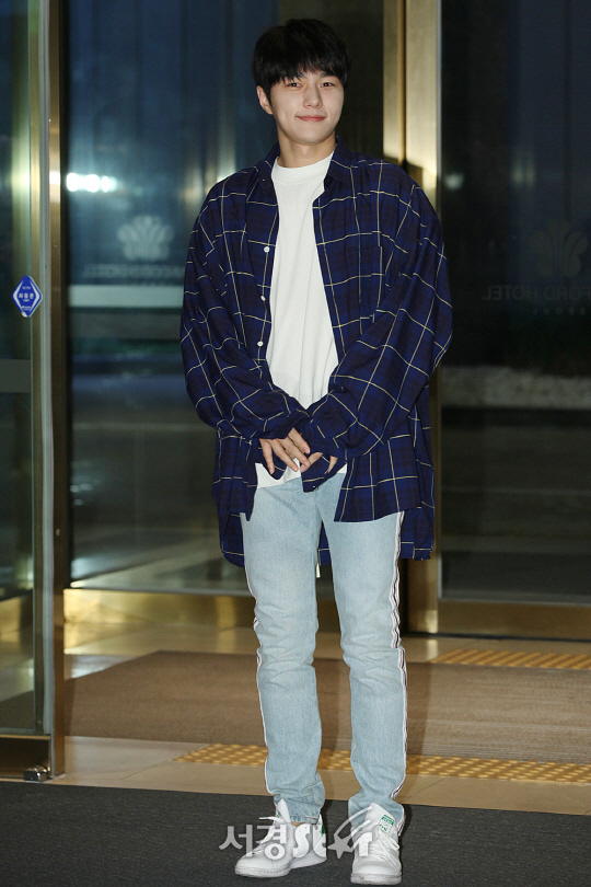엘이 3일 오후 서울 마포구 한 호텔에서 열린 MBC 수목드라마 ‘군주 - 가면의 주인’ 종방연에 참석해 포즈를 취하고 있다.
