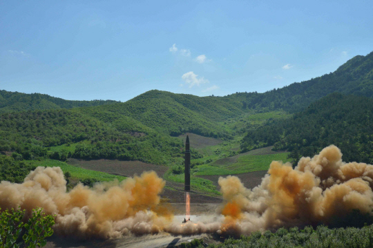 4일 북한이 발사에 성공했다고 밝힌 대륙간 탄도미사일 ‘화성-14’/연합뉴스