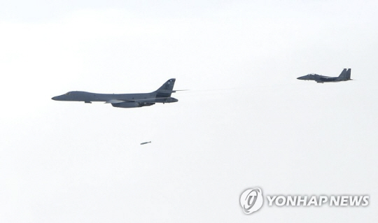 ‘북한 공포의 대상’ B-1B 폭격기 한반도 상공에 전개…실사격 훈련으로 경고 메시지