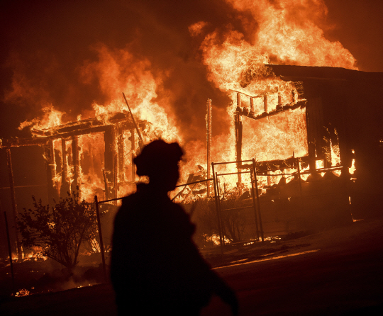 소방관 5천명 투입… 美캘리포니아 산불 대란