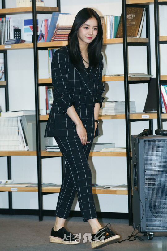 걸스데이 혜리가 13일 오전 서울 중구 프레스센터 외신지원센터에서 열린 ‘패션 크루 프렌즈’ 홍보대사로 위촉식에 참석하고 있다.