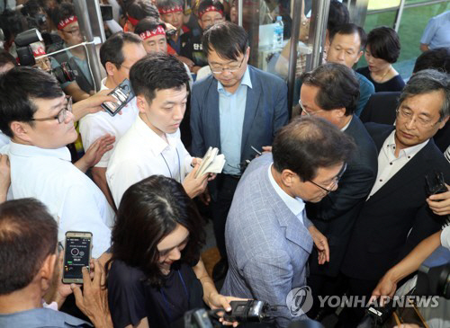 한수원 이사회, 노조 반발로 결국 무산…원전 중단 결정 연기