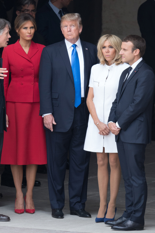 도널드 트럼프(왼쪽 두번째) 미국 대통령과 에마뉘엘 마크롱(오른쪽) 프랑스 대통령/파리=신화연합뉴스