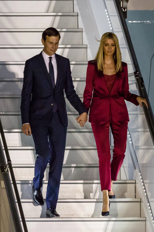 트럼프 대통령의 장녀 이방카 트럼프(오른쪽)과 그의 남편 제러드 쿠슈너/바르샤바=AFP연합뉴스