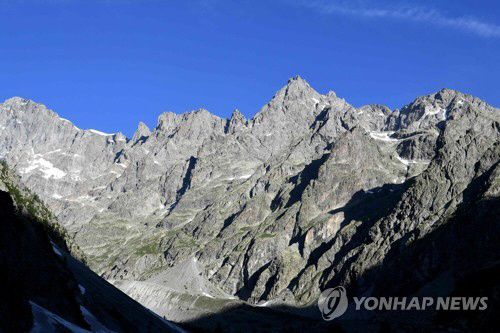 알프스산맥서 경비행기 추락 사고…조종사 숨진 채 발견