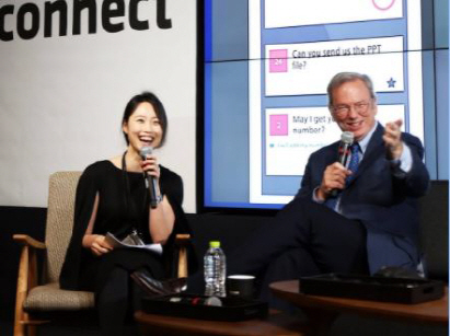 2015년 에릭 슈미트(오른쪽) 알파벳 회장이 방한해 구글캠퍼스 서울에서 열린 ‘커넥트’ 행사에 참여해 이혜민(가운데) 대표와 대담을 나누고 있다. /사진제공=이혜민