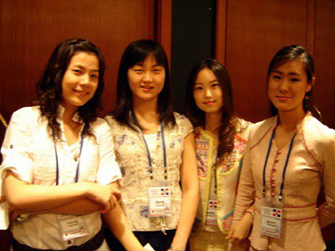 2006년 이혜민(오른쪽 두번째) 대표가 봉사활동을 하면서 만난 친구들과 함께 찍은 사진 /사진제공=이혜민